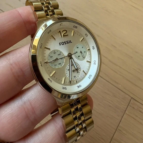 Fossil Watch - Picture 2 of 3